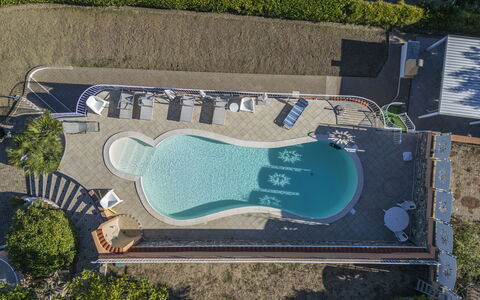 Villa Caroline, Private Pool and Seaview: Blu, Piscina, Ricorrere, Mobili Da Esterno, Tempo Libero, Materiale Composito, Giochi D'Acqua, Shade, Eco Hotel, Landscaping