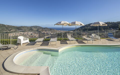 Villa Caroline, Private Pool and Seaview: Piscina, Ricorrere, Resort Citta ', Eco Hotel, Hotel, Balcone, Mobili Da Esterno, Villa