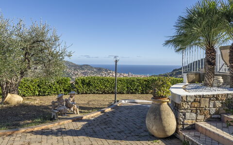 Villa Caroline, Private Pool and Seaview: Paesaggio, Mare, Vaso Di Fiori, Oceano, Flagstone, Costa, Landscaping, Pianta Della Casa, Tropici
