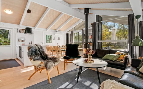 Edvard - 300M from the Sea: Interior Design, Legna, Mobilia, Pavimentazione, Soffitto, Pavimento, Soggiorno, Casa, Pavimento In Legno, Illuminazione