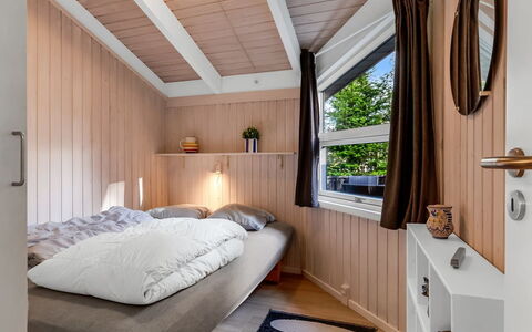 Edvard - 300M from the Sea: Interior Design, Legna, Camera Da Letto, Letto, Pavimentazione, Pavimento, Soffitto, Mobilia, Camera, Lenzuolo