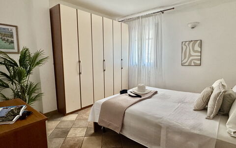 Casa Paola-connessione Starlink: Letto, Mobilia, Camera Da Letto, Pavimento, Pavimentazione, Interior Design, Lenzuolo, Legna, Bedding, Camera