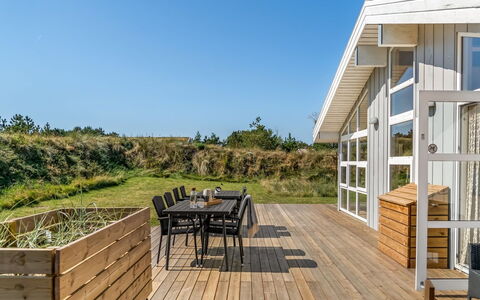 Melita - 2Km from the Sea: Blu, Arbusto, Villetta, Groundcover, Giardino, Estate, Shade, Landscaping, Agriturismo, Eco Hotel