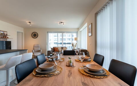 The Waves with Parking: Interior Design, Mobilia, Pavimentazione, Legna, Soffitto, Cucina & Sala Da Pranzo Tavolo, Pavimento, Camera, Sala Da Pranzo, Appartamento
