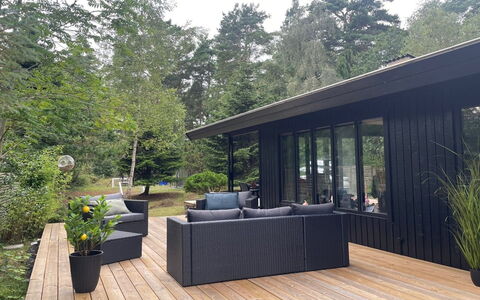 Sheyla - 70M from the Sea: Interior Design, Pavimentazione, Pavimento, Soffitto, Appartamento, Shade, Sedia, Lampada, Lampada, Pianta Della Casa