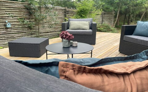 Sheyla - 70M from the Sea: Interior Design, Pavimentazione, Pavimento, Soffitto, Appartamento, Shade, Sedia, Lampada, Lampada, Pianta Della Casa
