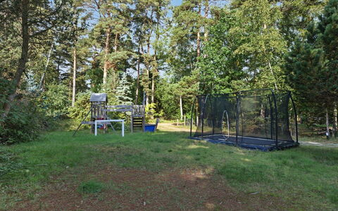 Sheyla - 70M from the Sea: Albero, Giardino, Lotto, Shade, Prato, Woodland, Backyard, Parco, Boschetto, Landscaping