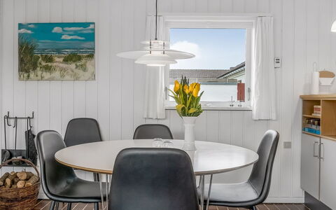 Ketilbiorn - 700M from the Sea: Interior Design, Pavimentazione, Mobilia, Soffitto, Lampada, Cucina & Sala Da Pranzo Tavolo, Sedia, Materiali Naturali, Sala Da Pranzo, Latifoglie