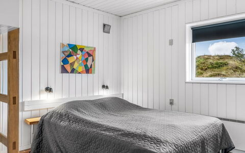 Ketilbiorn - 700M from the Sea: Legna, Soffitto, Pavimentazione, Camera Da Letto, Pavimento, Interior Design, Camera, Letto, Bedding, Lenzuolo