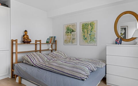Albine - 500M from the Sea: Mobilia, Letto, Interior Design, Camera Da Letto, Bedding, Parete, Lenzuolo, Pavimentazione, Legna, Pavimento