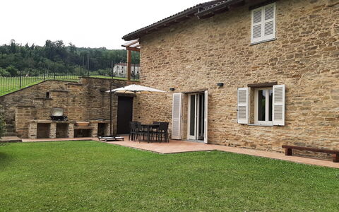 Villa Pietra With Pool On Piemonte Hills: Brick, Villetta, Muratura, Giardino, Backyard, Prato, Agriturismo, Cortile, Muro ​​Di Pietra, Landscaping