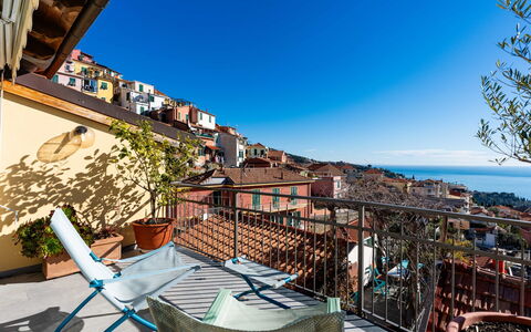Terrazza con Glicine: Casa, Appartamento, Zona Residenziale, Balcone, Pianta Della Casa