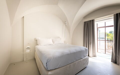 Palazzo Villani Lubelli: Parete, Pavimento, Pavimentazione, Soffitto, Camera Da Letto, Letto, Bedding, Lenzuolo, Design, Telaio Del Letto