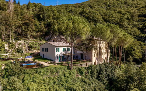 Villa Chiovada: Geografia Montane, Montagna, Collina, Casa, Highland, Area Rurale, Hill Station, Casa, Paesaggio, Catena Montuosa
