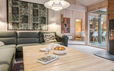 Tjegge - 500M from the Sea: Mobilia, Interior Design, Pavimentazione, Pavimento, Legna, Soffitto, Lampada, Divano, Soggiorno, Camera