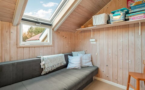 Lenny - 500M from the Sea: Interior Design, Mobilia, Divano, Pavimentazione, Pavimento, Camera, Soffitto, Soggiorno, Appartamento