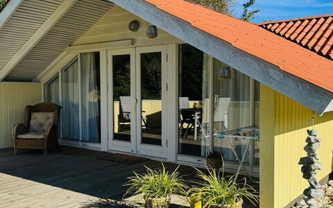 Lenny - 500M from the Sea: Interior Design, Mobilia, Divano, Pavimentazione, Pavimento, Camera, Soffitto, Soggiorno, Appartamento