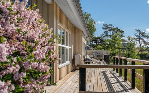 Tjorven - 400M from the Sea: Legna, Portico, Casa, Latifoglie, Deck, Villetta, Color Legno, Raccordo, Plank, Estate