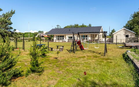 Tjorven - 400M from the Sea: Casa, Tetto, Plain, Lotto, Prato, Villetta, Giardino, Shade, Backyard, Cortile