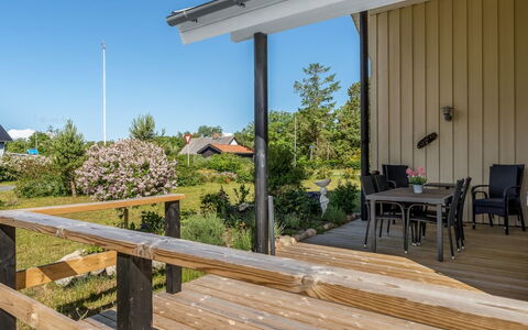 Tjorven - 400M from the Sea: Legna, Portico, Casa, Materiale Composito, Deck, Latifoglie, Color Legno, Shade, Plank, Corrimano