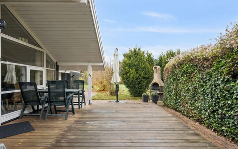 Gyda - 840M from the Sea: Vegetazione, Arbusto, Primavera, Villetta, Giardino, Shade, Backyard, Cortile, Sedia