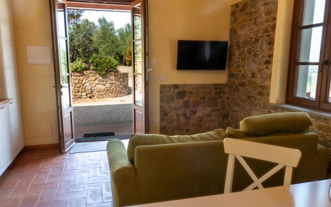 Marina's Lodge: Parete, Mobilia, Pavimentazione, Interior Design, Pavimento, Tavolo, Camera, Sedia, Soggiorno, Soffitto