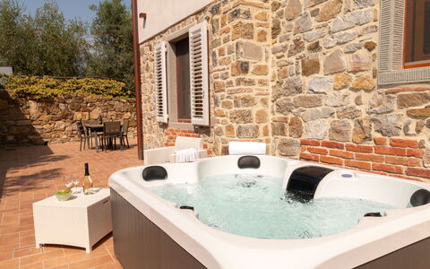 Marina's Lodge: Mobilia, Idraulico Fixture, Ricorrere, Piscina, Vasca Da Bagno, Vasca Idromassaggio, Pianta Della Casa, Sedia, Eco Hotel