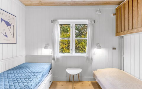 Catha - 200M from the Sea: Camera Da Letto, Legna, Letto, Pavimentazione, Pavimento, Interior Design, Bedding, Soffitto, Lenzuolo, Mobilia