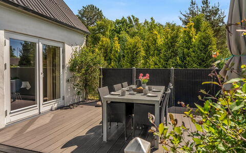 Paule - 1.3Km from the Sea: Legna, Arbusto, Giardino, Casa, Mobili Da Esterno, Deck, Shade, Latifoglie, Backyard, Landscaping