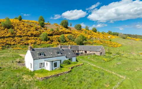 Bunloit Farmhouse: Erba, Vegetazione, Pascolo, Highland, Collina, Paesaggio, Area Rurale, Villetta, Comunita 'Impianto, Lotto