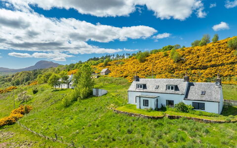 Bunloit Farmhouse: Erba, Geografia Montane, Collina, Vegetazione, Montagna, Highland, Paesaggio Naturale, Pascolo, Arbusto, Paesaggio