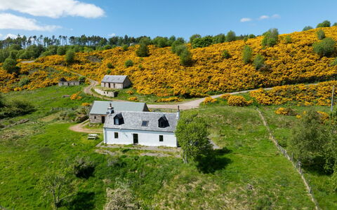 Wester Bunloit: Erba, Pascolo, Highland, Arbusto, Collina, Area Rurale, Paesaggio, Comunita 'Impianto, Lotto, Villetta