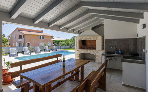 Villa Paolinna: Mobilia, Mobili Da Esterno, Casa, Sedia, Materiale Composito, Piscina, Shade, Estate, Villetta, Portico