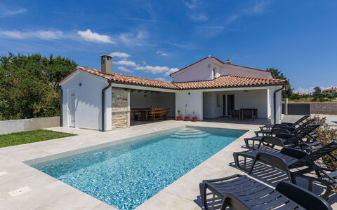 Villa Paolinna: Piscina, Tetto, Materiale Composito, Estate, Villa, Piastrella, Ricorrere, Giochi D'Acqua, Eco Hotel, Agriturismo