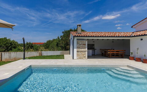 Villa Paolinna: Piscina, Tetto, Materiale Composito, Estate, Ricorrere, Piastrella, Giochi D'Acqua, Villa, Agriturismo, Shade
