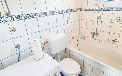 Sandra: Pavimentazione, Pavimento, Idraulico Fixture, Gabinetto, Bagno, Toilet Seat, Interior Design, Piastrella, Idraulico, Camera