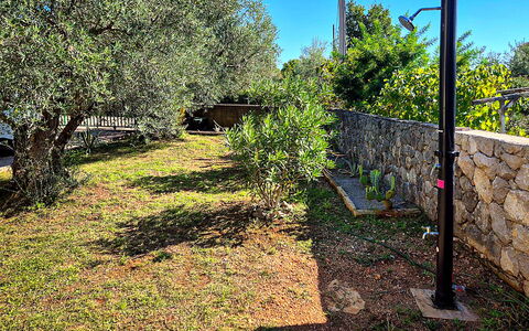 Sandra: Giardino, Landscaping, Backyard, Recinzione