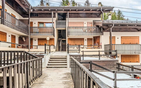 Le Campanule: Architettura, Zona Residenziale, Urban Design, Insediamento Umano, Appartamento, Materiale Composito, Balcone, Uso Misto, Portico, Legname