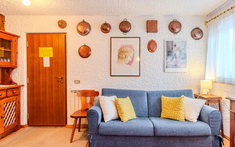 Le Campanule: Mobilia, Interior Design, Parete, Divano, Camera, Legna, Pavimentazione, Pavimento, Cornice, Soggiorno