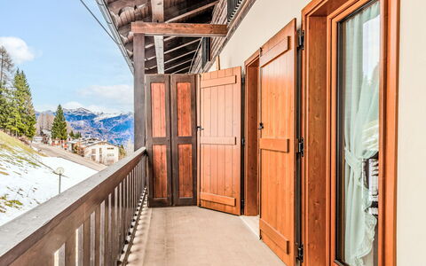 Le Campanule: Legna, Latifoglie, Color Legno, Plank, Pavimento In Legno, Balcone, Corrimano, Colonna, Legname, Deck