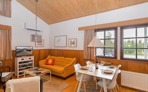 Maijantupa: Interior Design, Mobilia, Legna, Pavimentazione, Soffitto, Pavimento, Camera, Divano, Soggiorno, Casa