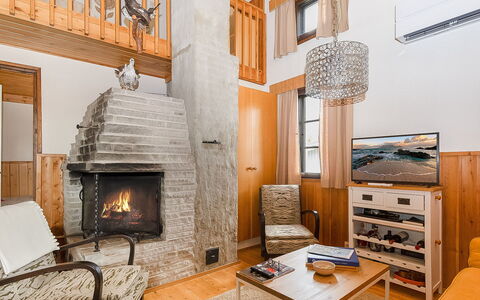 Maijantupa: Legna, Interior Design, Soffitto, Mobilia, Camera, Casa, Appartamento, Pavimento, Soggiorno, Log Cabin