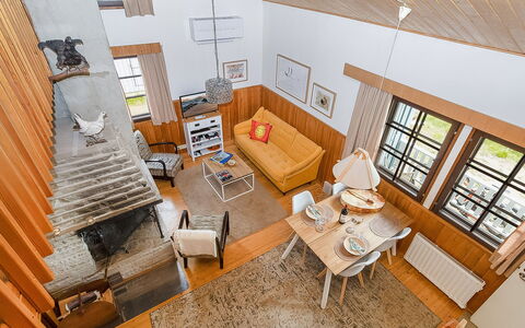 Maijantupa: Legna, Interior Design, Pavimentazione, Pavimento, Soffitto, Divano, Mobilia, Soggiorno, Camera, Appartamento