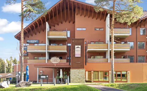 Tähtitahko: Mobilia, Interior Design, Pavimentazione, Pavimento, Tavolo, Soffitto, Cucina & Sala Da Pranzo Tavolo, Illuminazione, Sedia, Casa