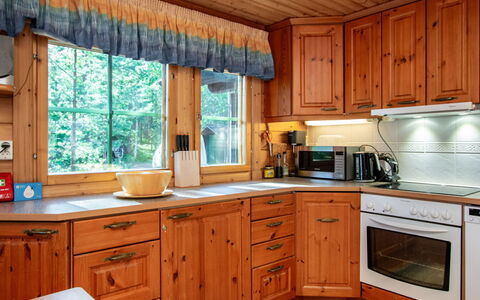 Susiranta: Interior Design, Legna, Cabinetry, Cucina, Pavimentazione, Controsoffitto, Soffitto, Mobilia, Cassetto, Lavello