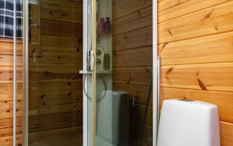 Susiranta: Pavimentazione, Legna, Pavimento, Idraulico Fixture, Interior Design, Bagno, Camera, Color Legno, Idraulico, Porta