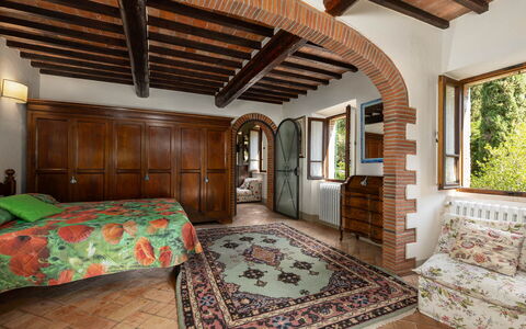 Mulino di Carpineto with Pool Gaiole in Chianti: Mobilia, Interior Design, Letto, Camera Da Letto, Parete, Legna, Soffitto, Pavimentazione, Camera, Pavimento