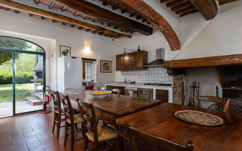 Mulino di Carpineto with Pool Gaiole in Chianti: Mobilia, Interior Design, Legna, Pavimentazione, Soffitto, Cucina, Cucina & Sala Da Pranzo Tavolo, Tavolo, Camera, Controsoffitto