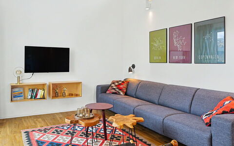 Seezeit: Mobilia, Interior Design, Divano, Pavimentazione, Parete, Soggiorno, Pavimento, Legna, Camera, Tavolo