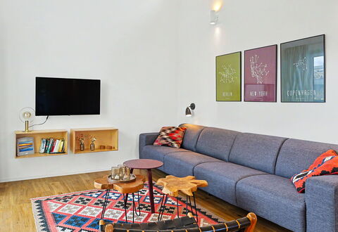 Seezeit: Mobilia, Interior Design, Divano, Pavimentazione, Parete, Soggiorno, Pavimento, Legna, Camera, Tavolo